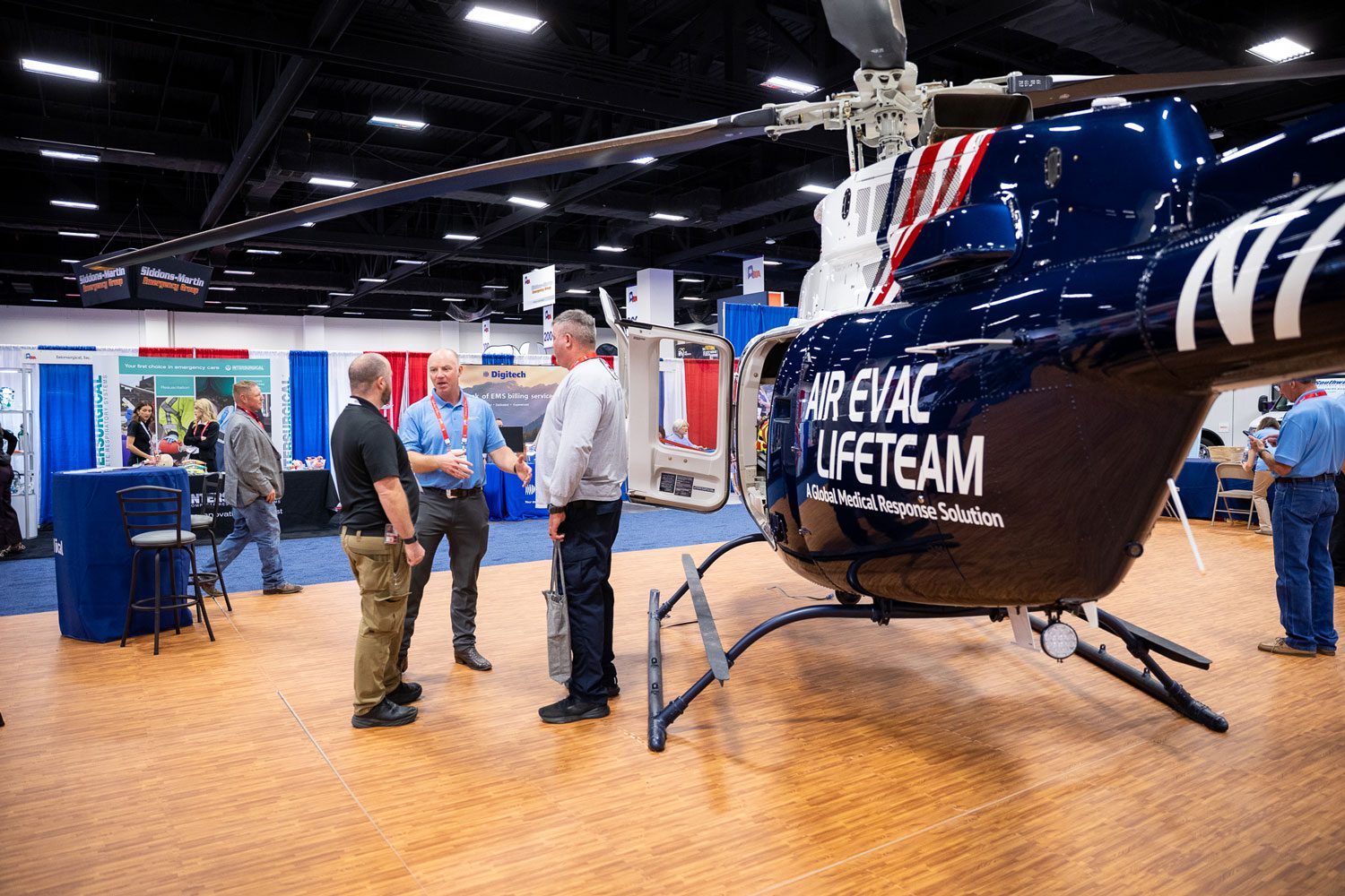 sunday_selects-6-1500x1000 sponsors interacting with attendees | Sponsorship | Texas EMS Conference